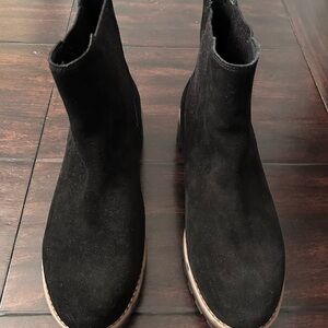 Crown Vintage Black Leather Interior